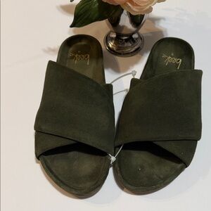 Beek Forest Green Suede Mules